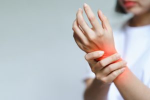 手の怪我が多い人のスピリチュアルな意味は？ 